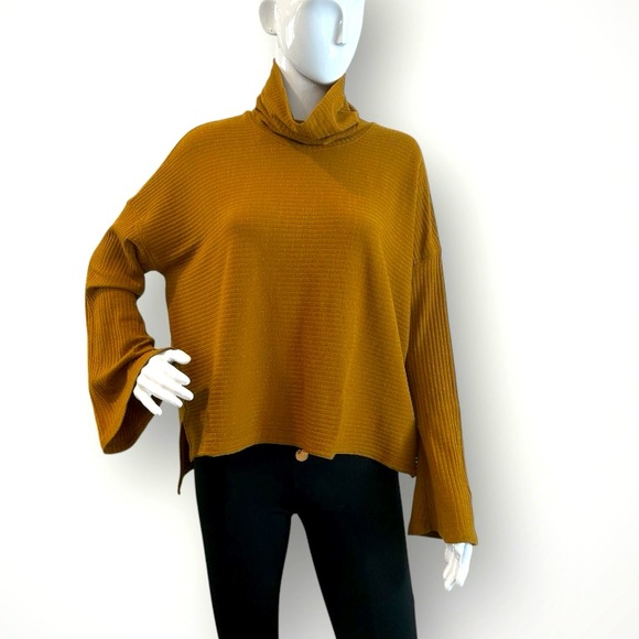 NWOT Free People Movement Can’t Handle This Turtleneck - Picture 5 of 11